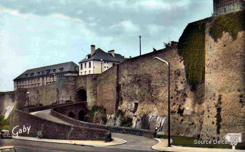 50 Saint Lo Les Remparts.jpg